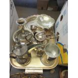 QUANTITY OF VARIOUS GOOD QUALITY SILVER PLATED ITEMS INCLUDING SMALL EARLY 20TH CENTURY TROPHY
