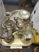 QUANTITY OF VARIOUS GOOD QUALITY SILVER PLATED ITEMS INCLUDING SMALL EARLY 20TH CENTURY TROPHY