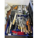 TWO TRAYS CONTAINING A GOOD QUANTITY OF MODERN AND LATER 20TH CENTURY KITCHEN CUTLERY AND A CRATE