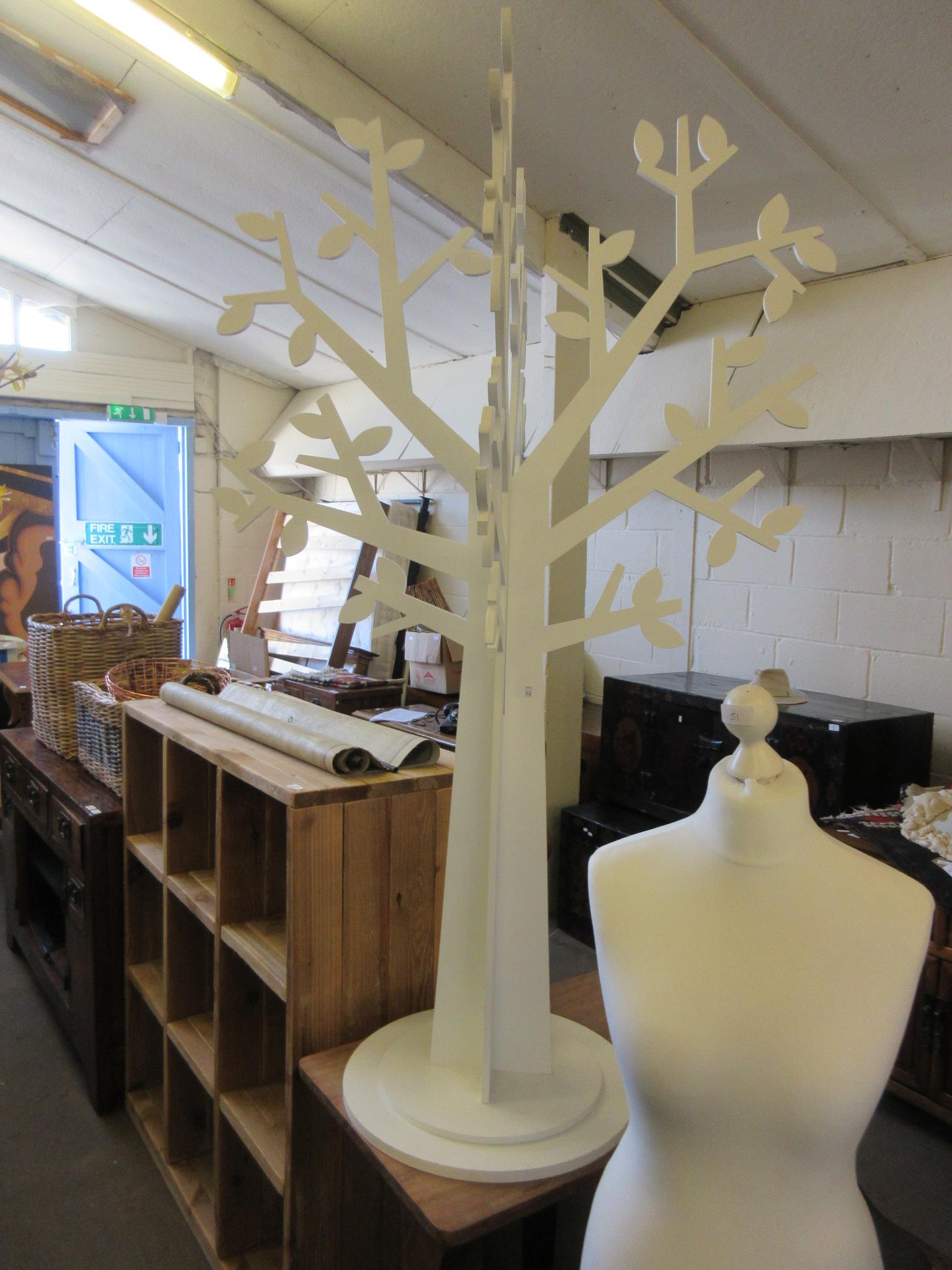 WHITE PAINTED ABSTRACT MODEL OF A TREE FORMED FROM TWO INTERLOCKED FLAT PANELS MOUNTED TO A CIRCULAR - Image 2 of 2