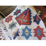 MODERN RUG WITH GEOMETRIC PATTERN, APPROX 90 X 120CM