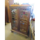 EARLY 20TH CENTURY CHINA CABINET WITH ART NOUVEAU STYLE GLAZED PANELS (A/F), WIDTH APPROX 76CM