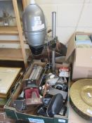 BOX OF VARIOUS PHOTOGRAPHIC EQUIPMENT INCLUDING A VINTAGE GNOME BETA II ENLARGER, ENSIGN FOLDING