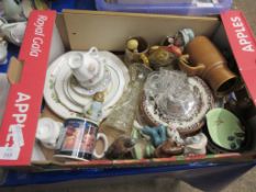 BOX CONTAINING VARIOUS HOUSEHOLD CERAMICS