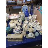 LARGE AND VARIED SELECTION OF CERAMICS ETC TO INCLUDE A ROYAL CROWN DERBY GILT FINISHED SANDWICH