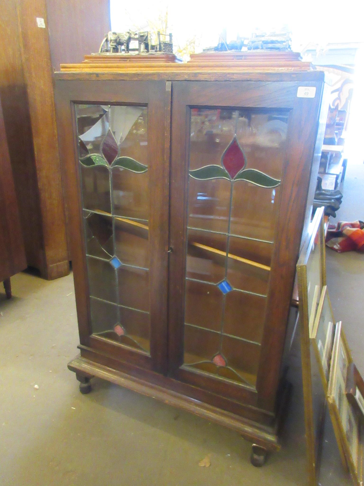 EARLY 20TH CENTURY CHINA CABINET WITH ART NOUVEAU STYLE GLAZED PANELS (A/F), WIDTH APPROX 76CM - Image 2 of 2