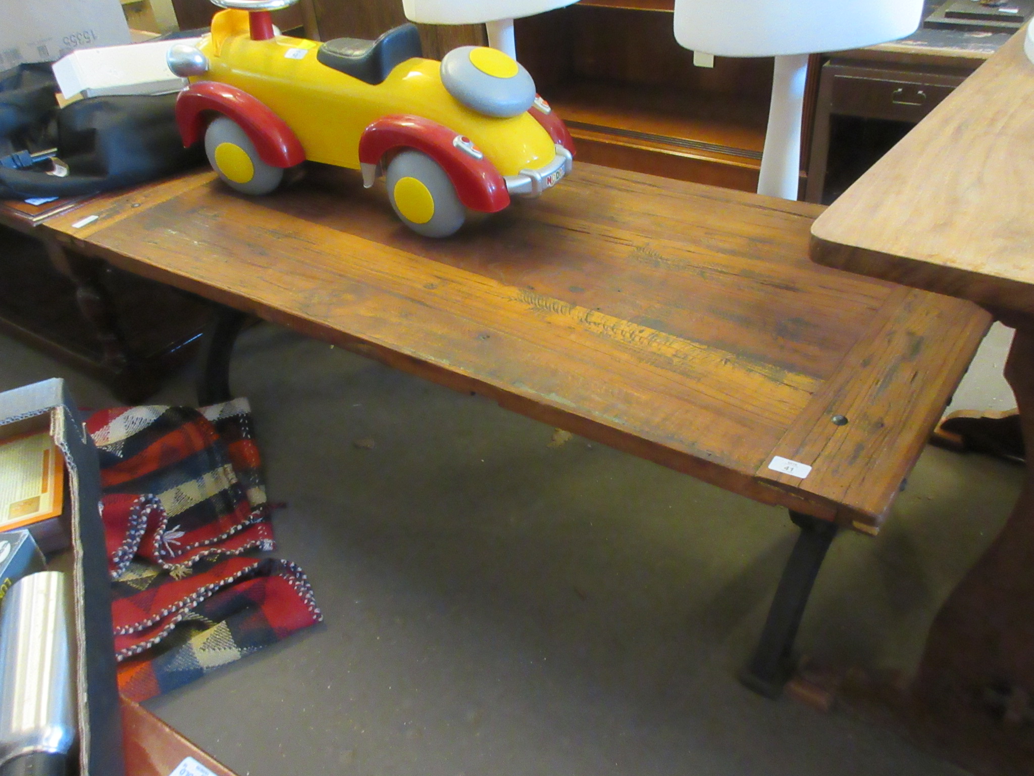 LATE 20TH CENTURY HARDWOOD COFFEE TABLE, LENGTH APPROX 145CM