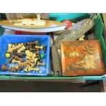 BOX CONTAINING A 1960S WOOD AND PLASTIC POND YACHT AND A BOX OF CHESS PIECES, REPRODUCTION RUSSIAN