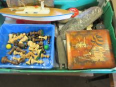 BOX CONTAINING A 1960S WOOD AND PLASTIC POND YACHT AND A BOX OF CHESS PIECES, REPRODUCTION RUSSIAN