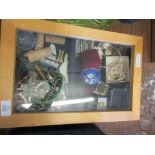 CASE CONTAINING COSTUME JEWELLERY, SMALL COLLECTIBLES ETC INCLUDING PEARLS, BROOCHES, POWDER