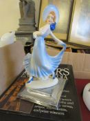 SMALL CERAMIC ART DECO FIGURE DEPICTING A LADY ON A BASE, HEIGHT 20CM