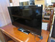 LOGIK 32INCH FLAT SCREEN LED SMART TV WITH REMOTE