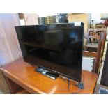 LOGIK 32INCH FLAT SCREEN LED SMART TV WITH REMOTE