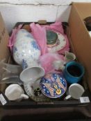 BOX CONTAINING VARIOUS HOUSEHOLD CERAMICS