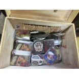 VINTAGE VANITY CASE CONTAINING ROYAL COLLECTIBLES ETC