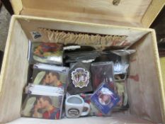 VINTAGE VANITY CASE CONTAINING ROYAL COLLECTIBLES ETC