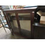 EARLY 20TH CENTURY MAHOGANY GLAZED BOOKCASE, WIDTH APPROX 107CM