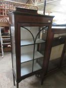 EDWARDIAN CHINA CABINET WITH STRUNG DECORATION, WIDTH APPROX 59CM MAX