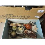 BOX CONTAINING MIXED WADE TORTOISES AND OTHER TRINKET TRAYS AND FIGURES
