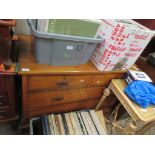 EARLY 20TH CENTURY COLONIAL STYLE CHEST OF DRAWERS, WIDTH APPROX 105CM