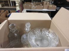 BOX CONTAINING MIXED GLASS WARE INCLUDING DECANTERS, FRUIT BOWL ETC