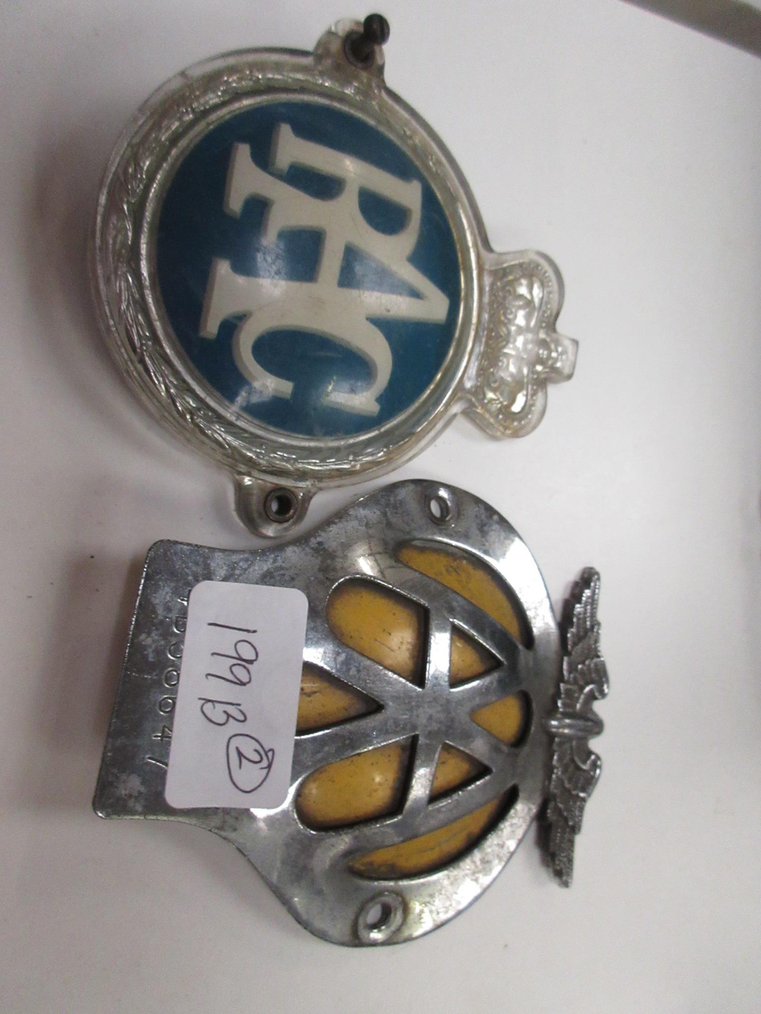 VINTAGE AA BADGE TOGETHER WITH A LATER RAC BADGE, BOTH NUMBERED