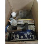 BOX CONTAINING HOUSEHOLD CERAMICS AND GLASS