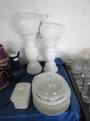 SMALL QUANTITY OF HOUSEHOLD CHINA INCLUDING TWO PLANTERS ON PEDESTALS