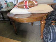 19TH CENTURY OVAL DINING TABLE WITH TWO ADDITIONAL LEAVES