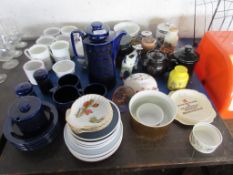 QUANTITY OF HOUSEHOLD CERAMICS INCLUDING ROYAL WORCESTER SHELL DISHES ETC