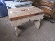 SMALL 19TH CENTURY MILKING STOOL