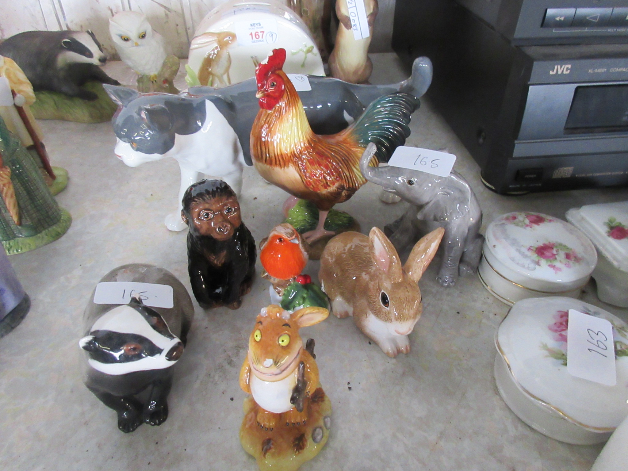 QUANTITY OF BESWICK FIGURES INCLUDING SEATED ELEPHANT, WALKING CAT, BADGER (SOME A/F)