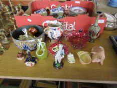 SELECTION OF DECORATIVE CERAMICS INCLUDING A ROYAL DOULTON EARLY 20TH CENTURY BUD VASE, FRUIT BOWL