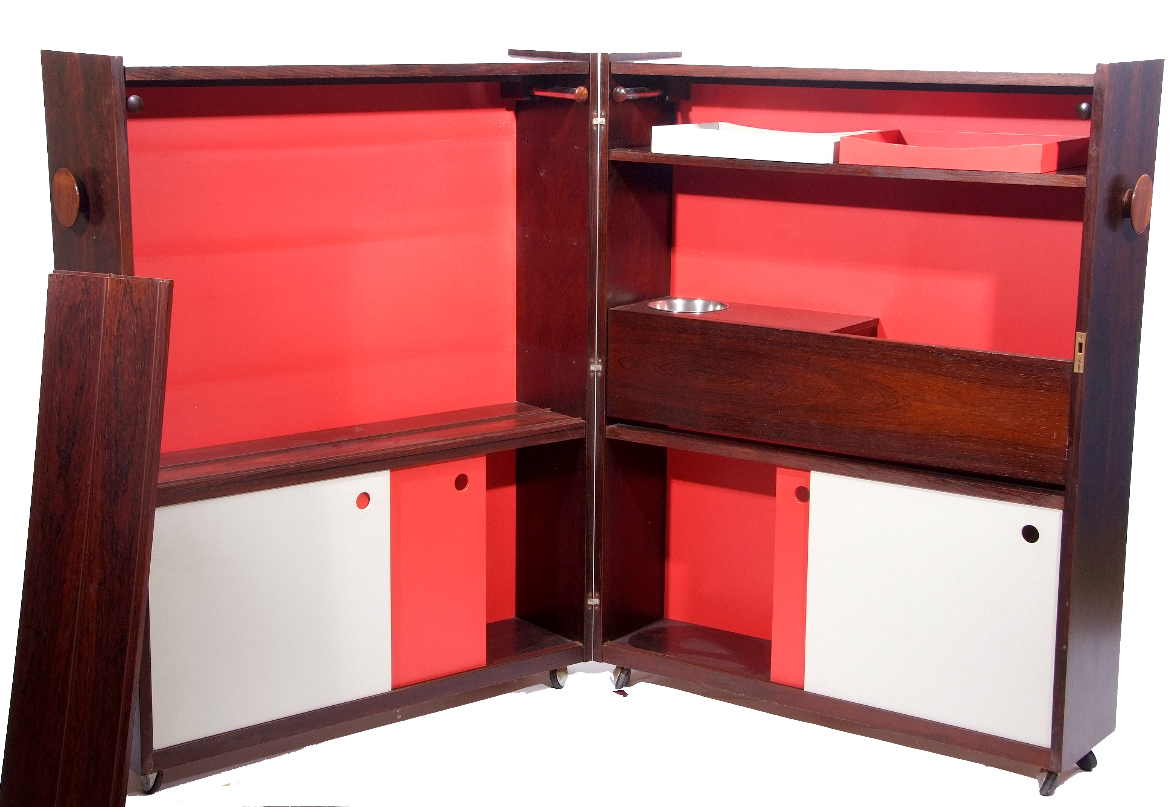 Mid-20th century Erik Buch for Dyrlund rosewood Danish folding bar unit with folding top supported