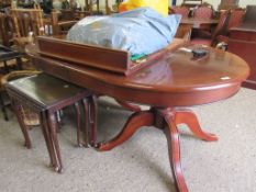 IMPRESSIVE REPRODUCTION MAHOGANY EXTENDING TWIN PEDESTAL DINING TABLE COMPLETE WITH EXTRA LEAF