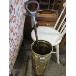 BRASS UMBRELLA OR STICK STAND CONTAINING A VINTAGE SHOOTING STICK