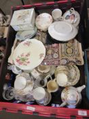 TRAY CONTAINING LARGE QUANTITY OF CERAMICS TO INCLUDE DINNER SETS ETC