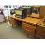 RETRO 1960S/1970S G-PLAN DRESSING TABLE WITH MIRRORED BACK, FLANKED BY TWO DRAWERS, 151CM WIDE
