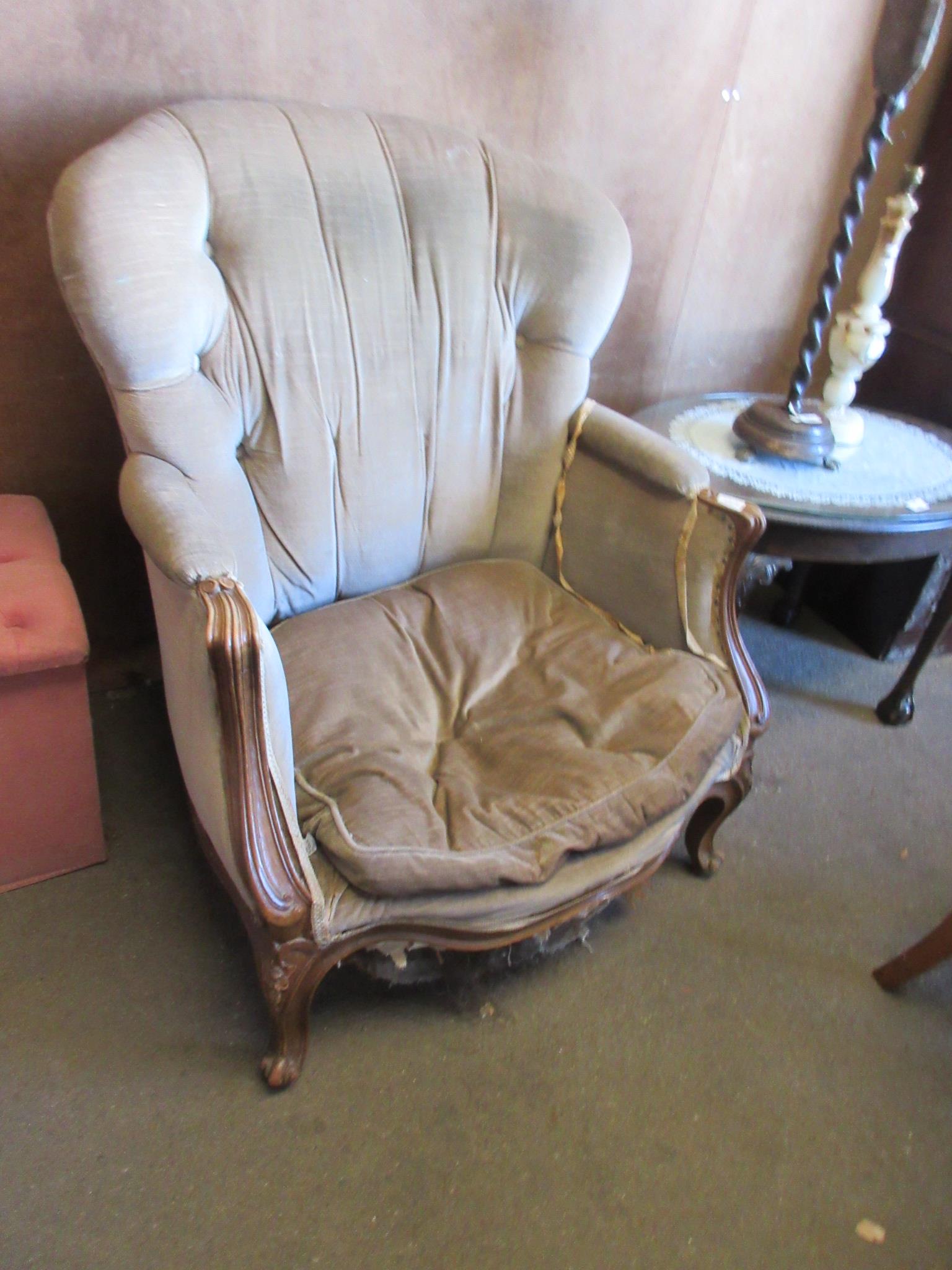LATE 19TH/EARLY 20TH CENTURY ARMCHAIR (A/F), 76CM WIDE