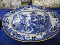 LARGE BLUE AND WHITE GILT EDGED ORIENTAL DISH