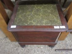 LATE 19TH/EARLY 20TH CENTURY COMMODE