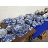 LARGE QUANTITY OF COPELAND SPODE BLUE AND WHITE ENGLISH DINNER SET INCLUDING TEA POTS, SAUCERS ETC