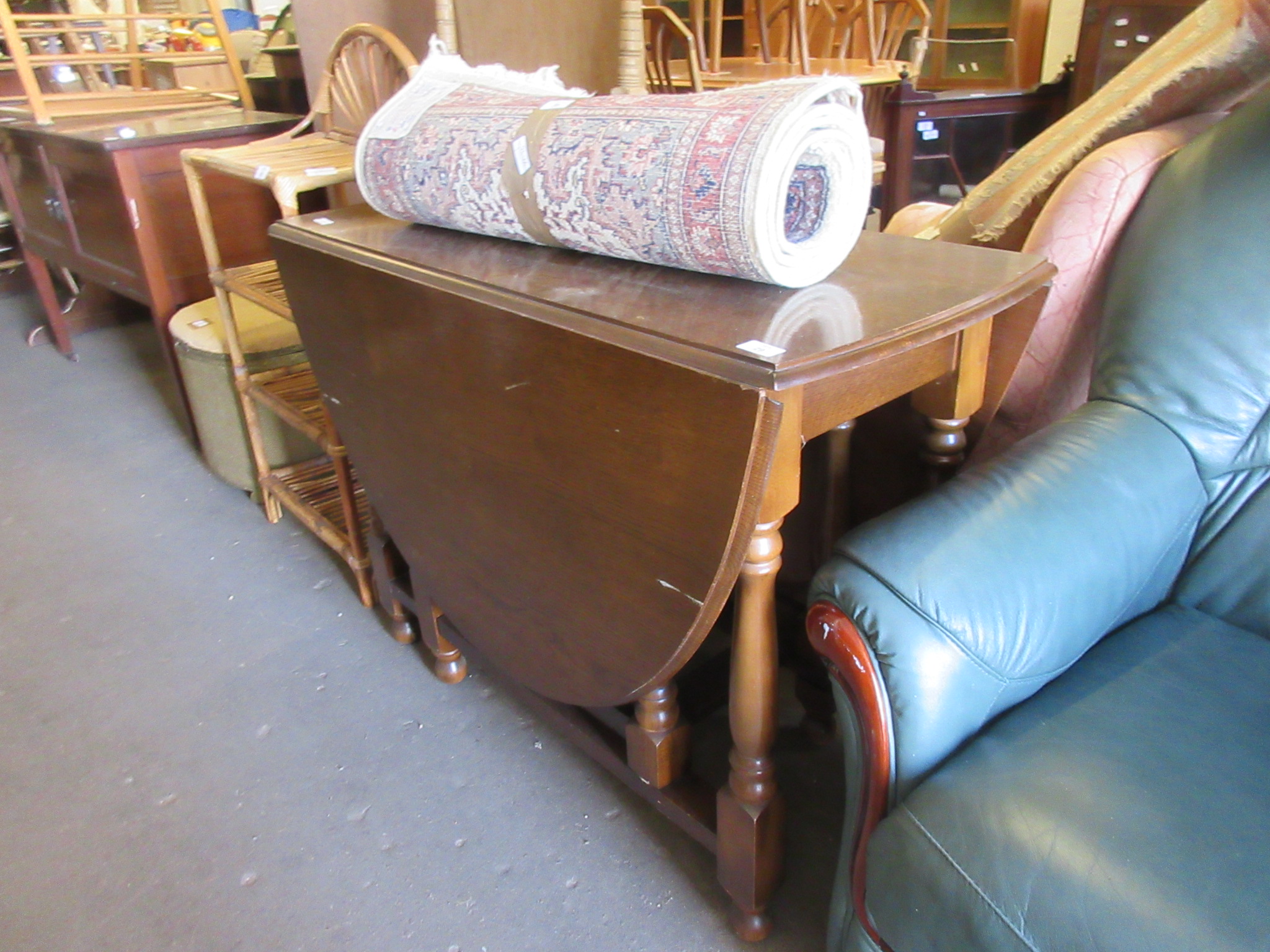 MID-20TH CENTURY DROP LEAF WOODEN TABLE