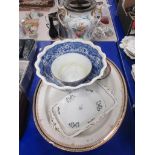 QUANTITY OF MIXED CERAMICS INCLUDING TWO CHINESE SAUCERS