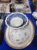 QUANTITY OF MIXED CERAMICS INCLUDING TWO CHINESE SAUCERS