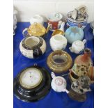 MIXED LOT OF CERAMICS TO INCLUDE GILT DETAILED GLASS BOWL, GILT TEA POT ETC