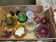 BOX OF MIXED GLASS WARES INCLUDING RUBY GLASS AND MURANO TYPE GLASS