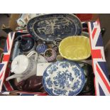 BOX CONTAINING MIXED CERAMICS TO INCLUDE BLUE AND WHITE STAFFORDSHIRE