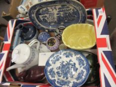 BOX CONTAINING MIXED CERAMICS TO INCLUDE BLUE AND WHITE STAFFORDSHIRE