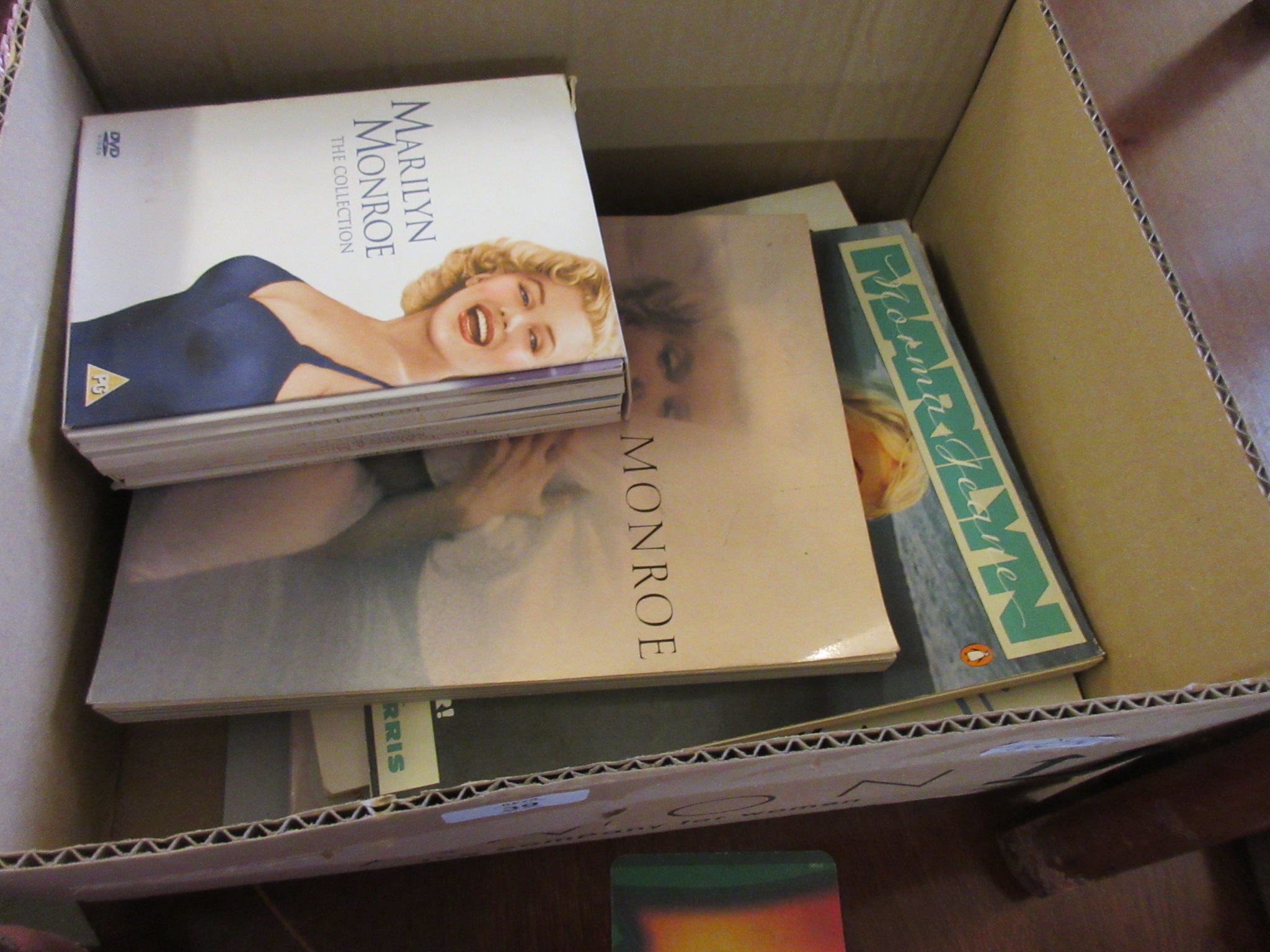 BOX CONTAINING MIXED MARILYN MONROE INTEREST BOOKS